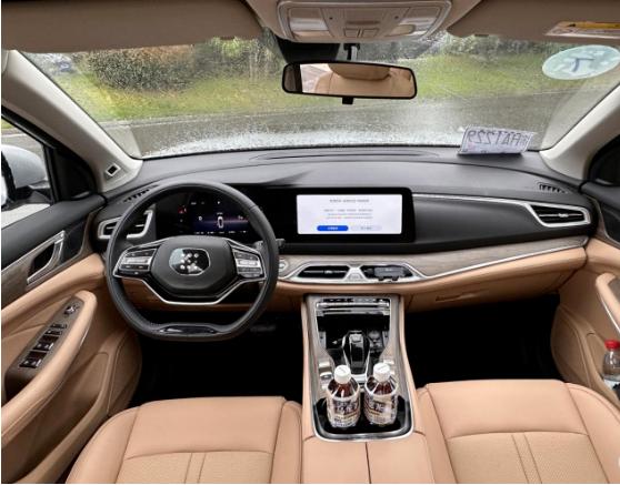 蓝电e5混动最低配评测,蓝电e5高速试驾评测