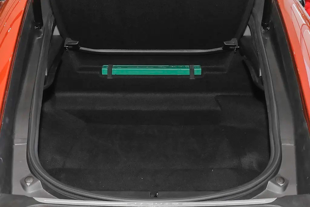 最新款硬顶捷豹f-type,英伦风格小跑车