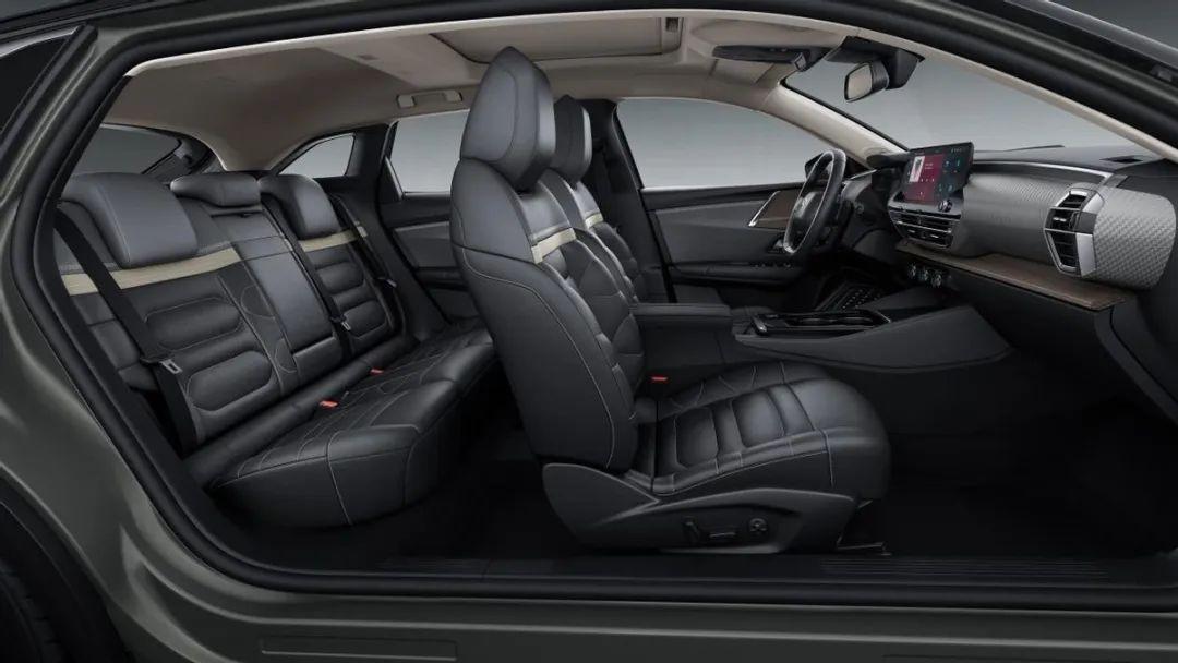 年轻人提雪铁龙凡尔赛c5x,价格不变新凡尔赛c5x哪款值得买