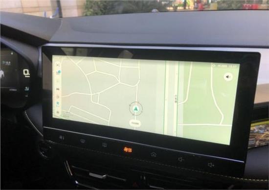 荣威i5给您舒适体验停车无压力,荣威i5大空间动力足跑着绝对有劲