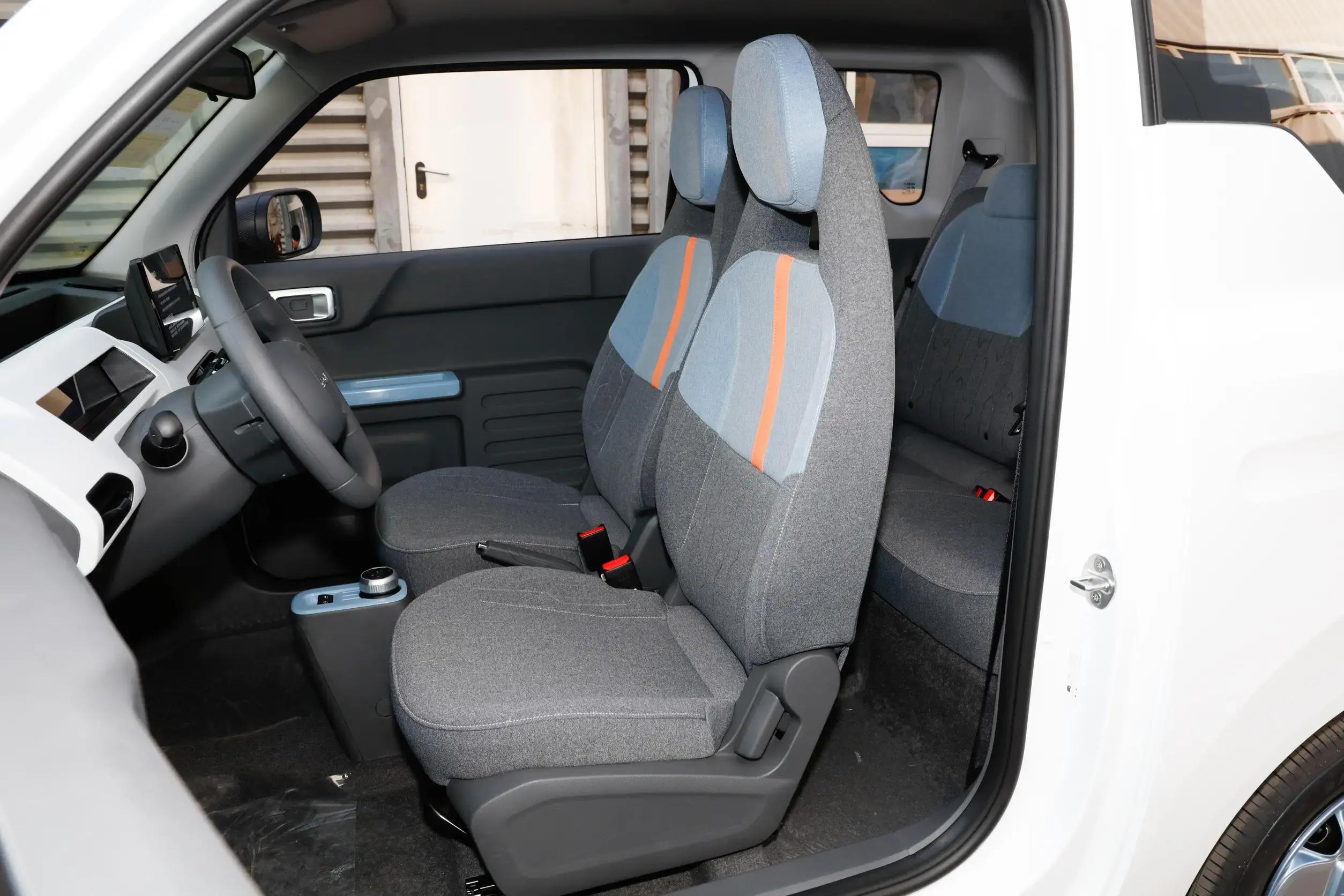 吉利熊猫mini可以在家充电吗,长安奔奔mini与吉利熊猫哪个好