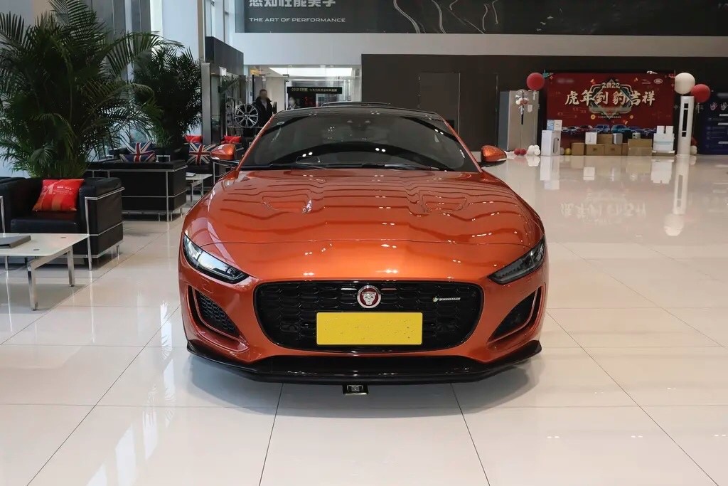 最新款硬顶捷豹f-type,英伦风格小跑车