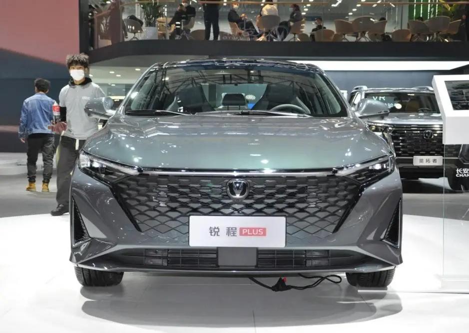 长安锐程cc和朗逸plus怎么选择,长安逸动plus长安锐程cc2021款