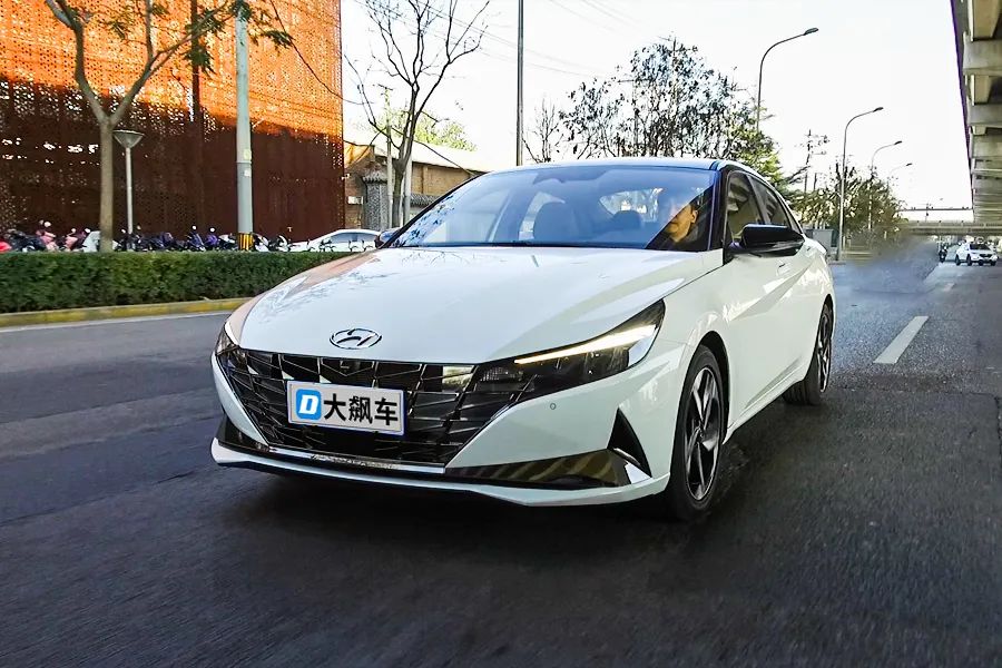 新伊兰特回归时尚,伊兰特颜值吸睛气场强大