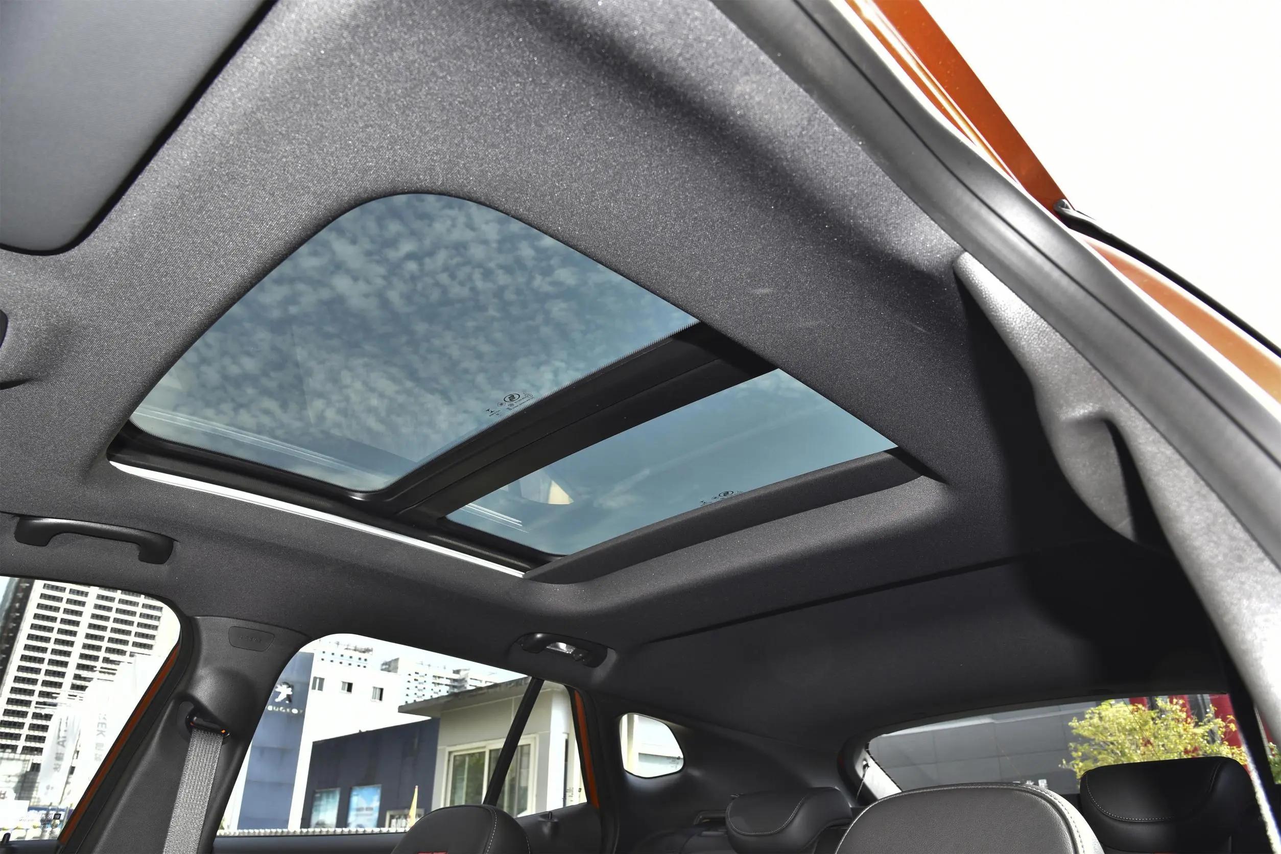 雪佛兰新星迈罗尺寸,雪佛兰科迈罗选哪个版本