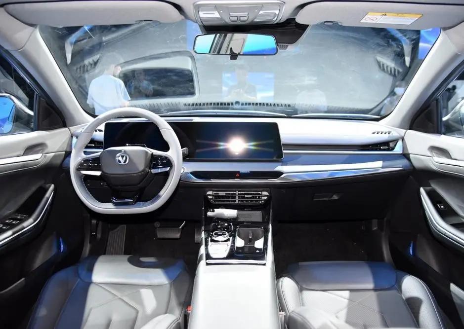 长安锐程cc和朗逸plus怎么选择,长安逸动plus长安锐程cc2021款