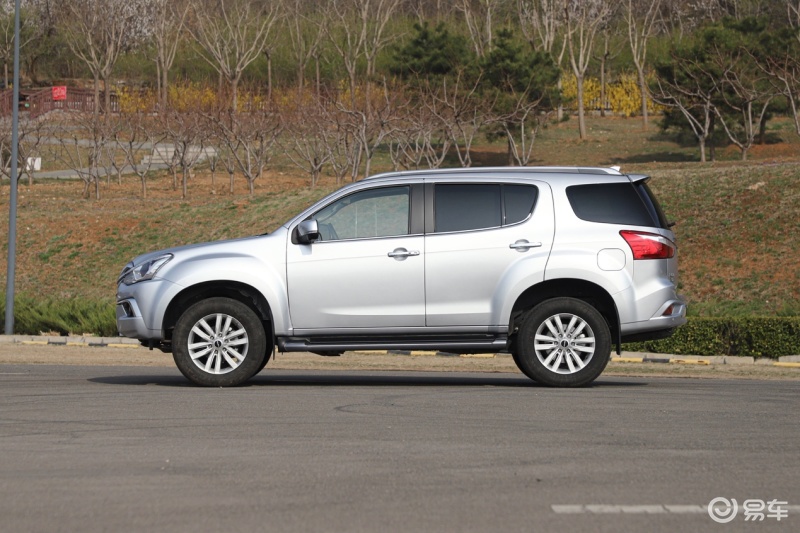 国产可家用可越野的硬派suv推荐,50万以上性价比高的硬派越野suv