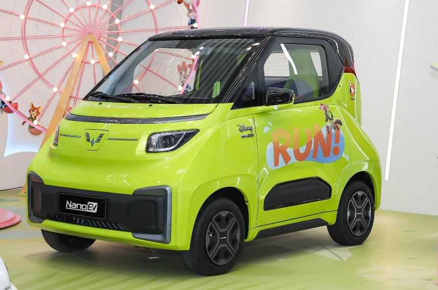 小姐姐最爱的五菱宏光,小姐姐的五菱宏光miniev多少钱