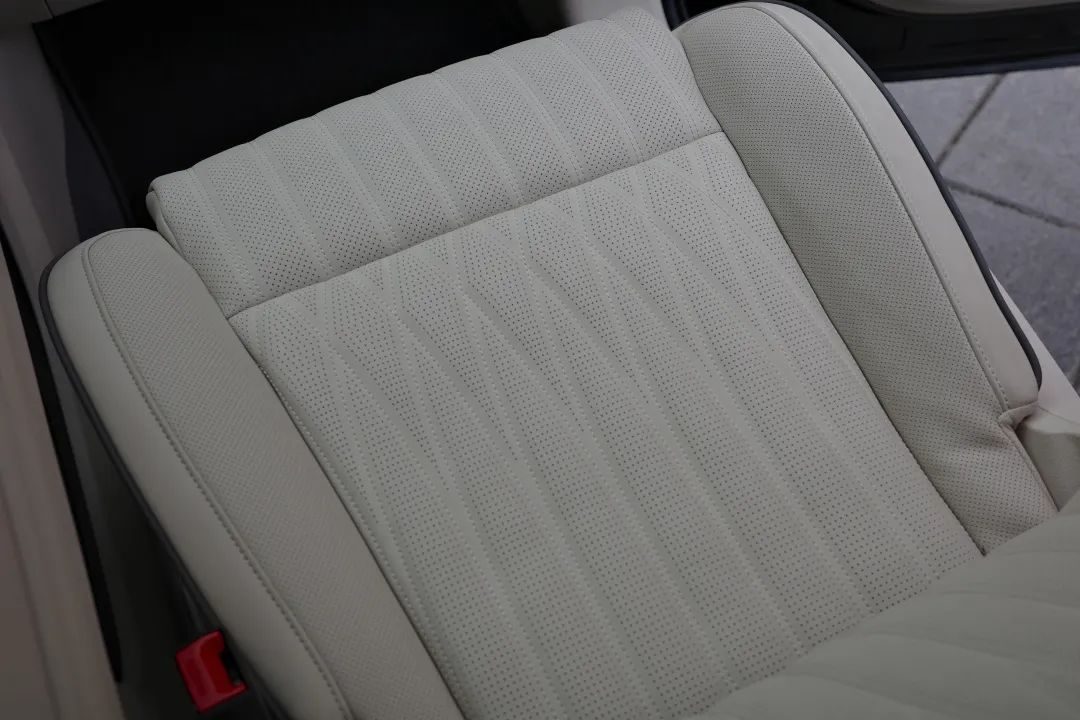 试驾东风岚图四驱电动版mpv,全新岚图梦想家mpv