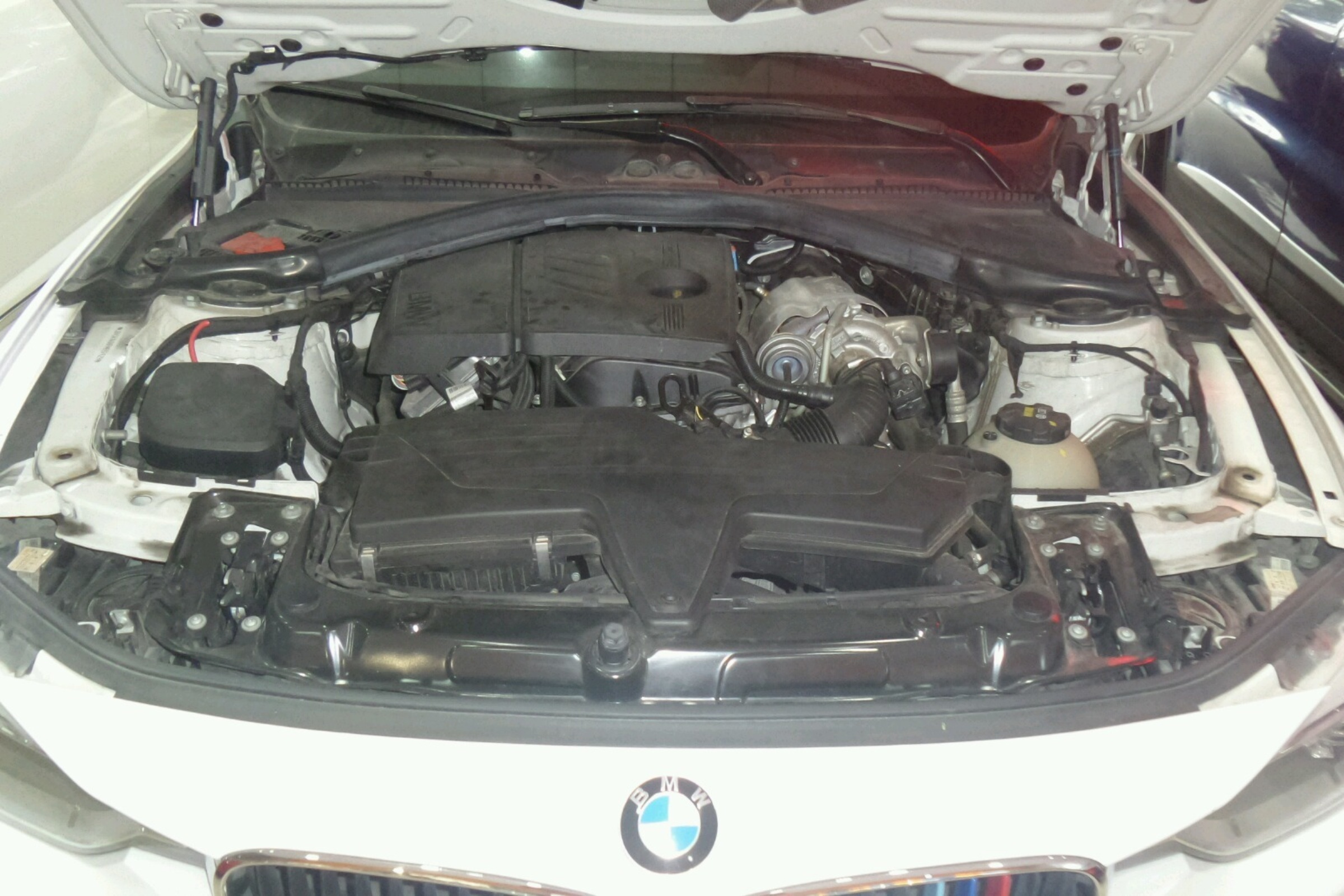 宝马3系防冻液管子破裂,宝马3系更换防冻液费用