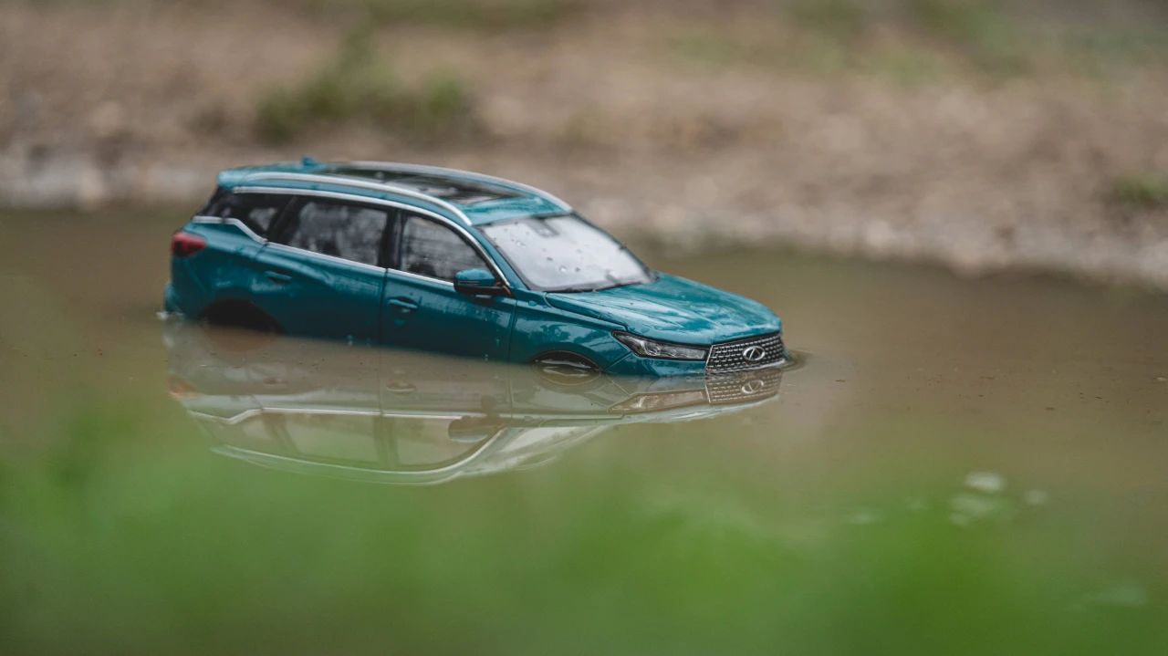 车辆涉水时应怎么操作,车辆涉水只要不熄火就没事吧