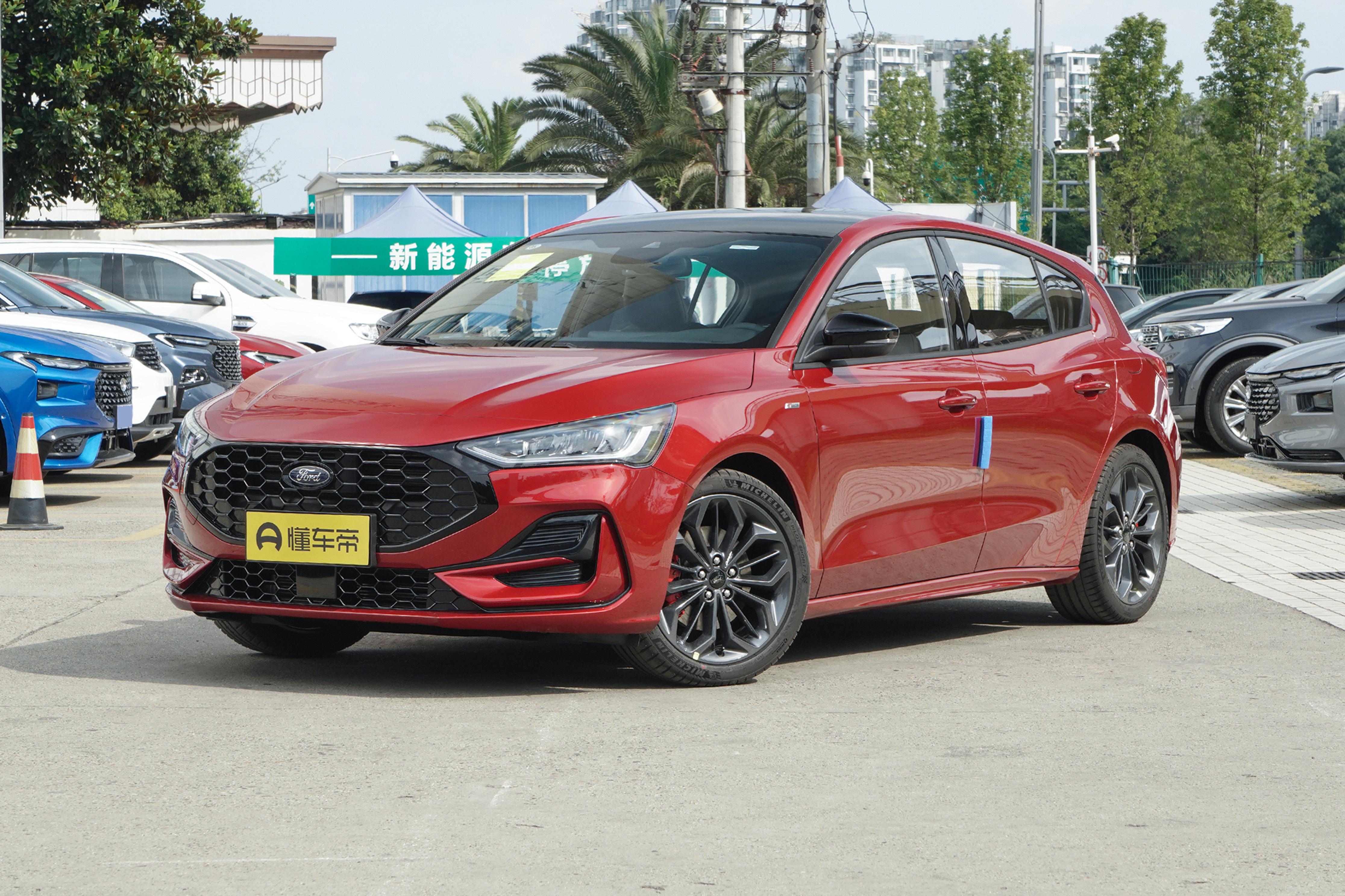 经典福特福克斯两厢小钢炮实测,福特福克斯两厢新款测评