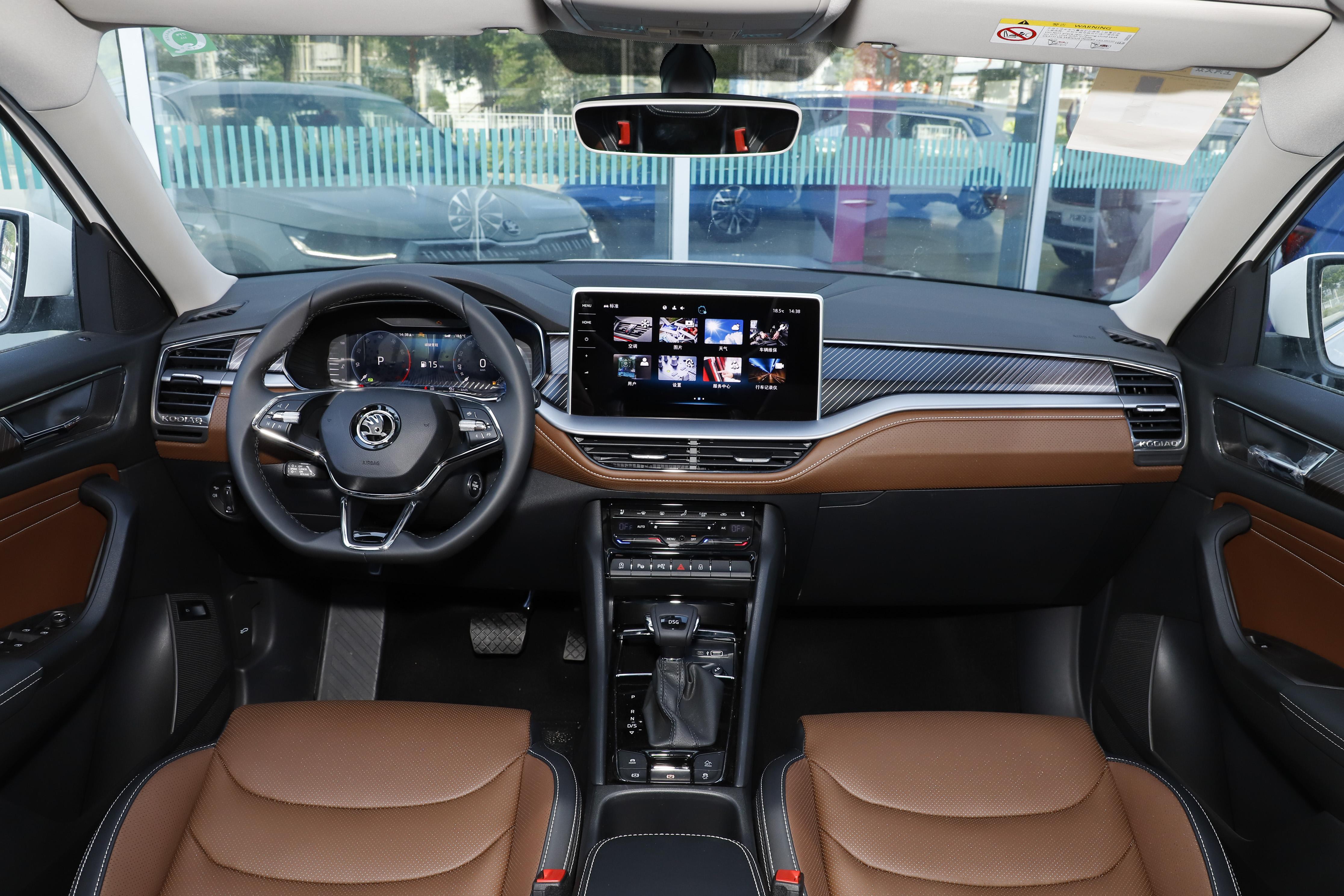 全新2022四驱顶配红旗hs5测评,柯迪亚克冠道红旗hs5哪个性价比高