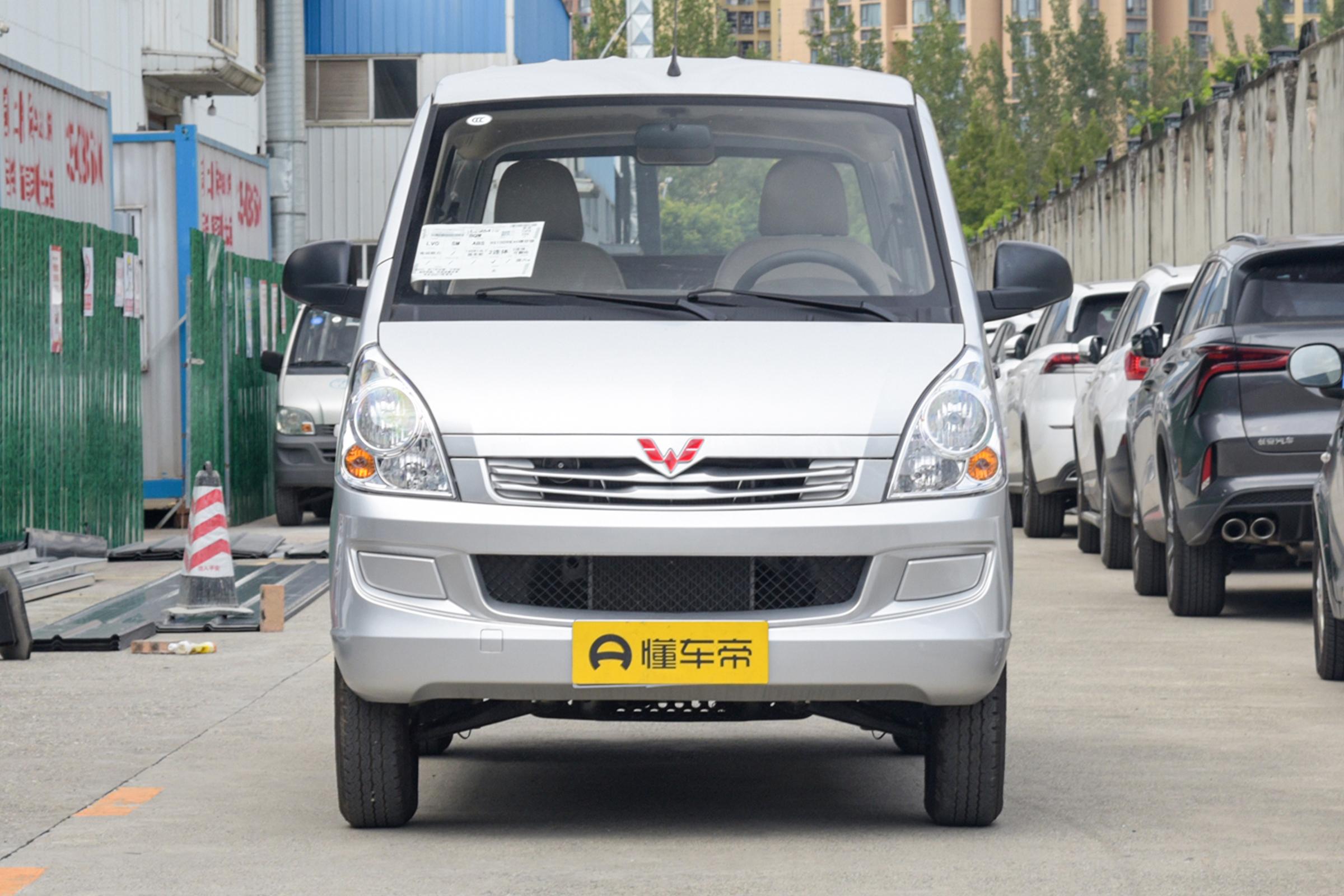 解读五菱荣光，售4.39万，经济实用的“创富”车，有何优缺点？