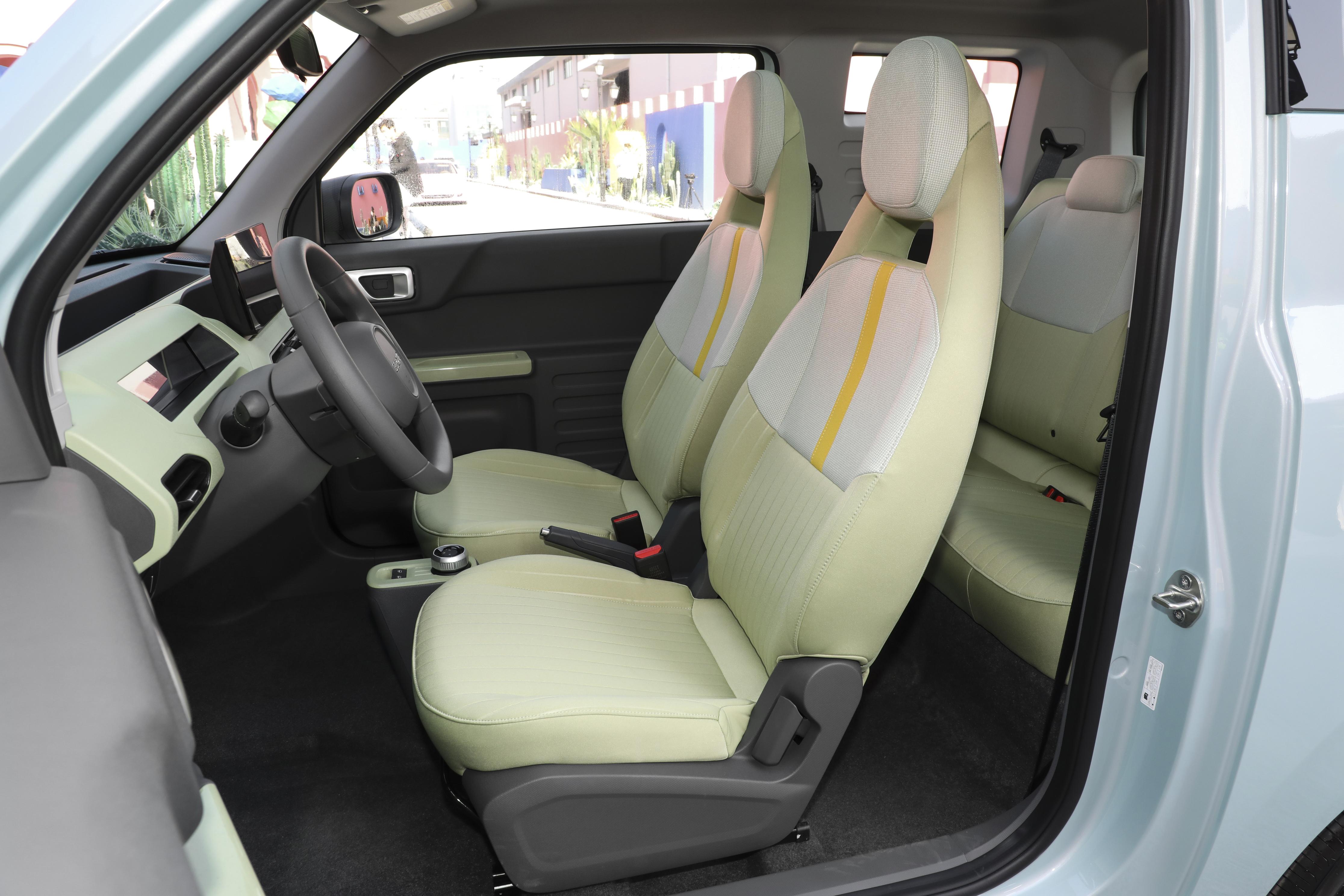 一眼就令人心动的吉利熊猫mini颜值与功能所有女生都拒绝不了