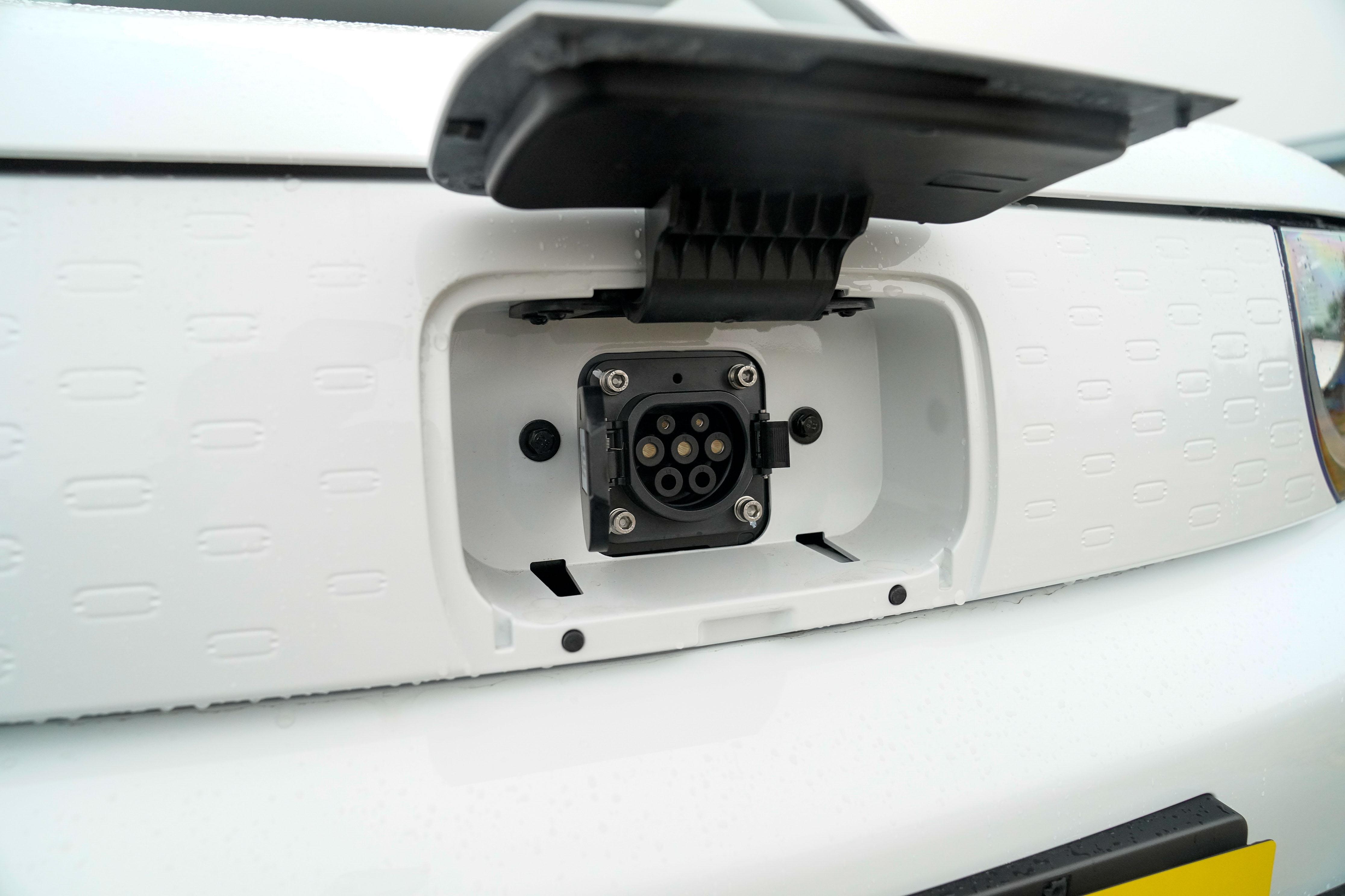 奇瑞qq冰淇淋新能源汽车最新款,奇瑞qq冰淇淋长续航版落地价格