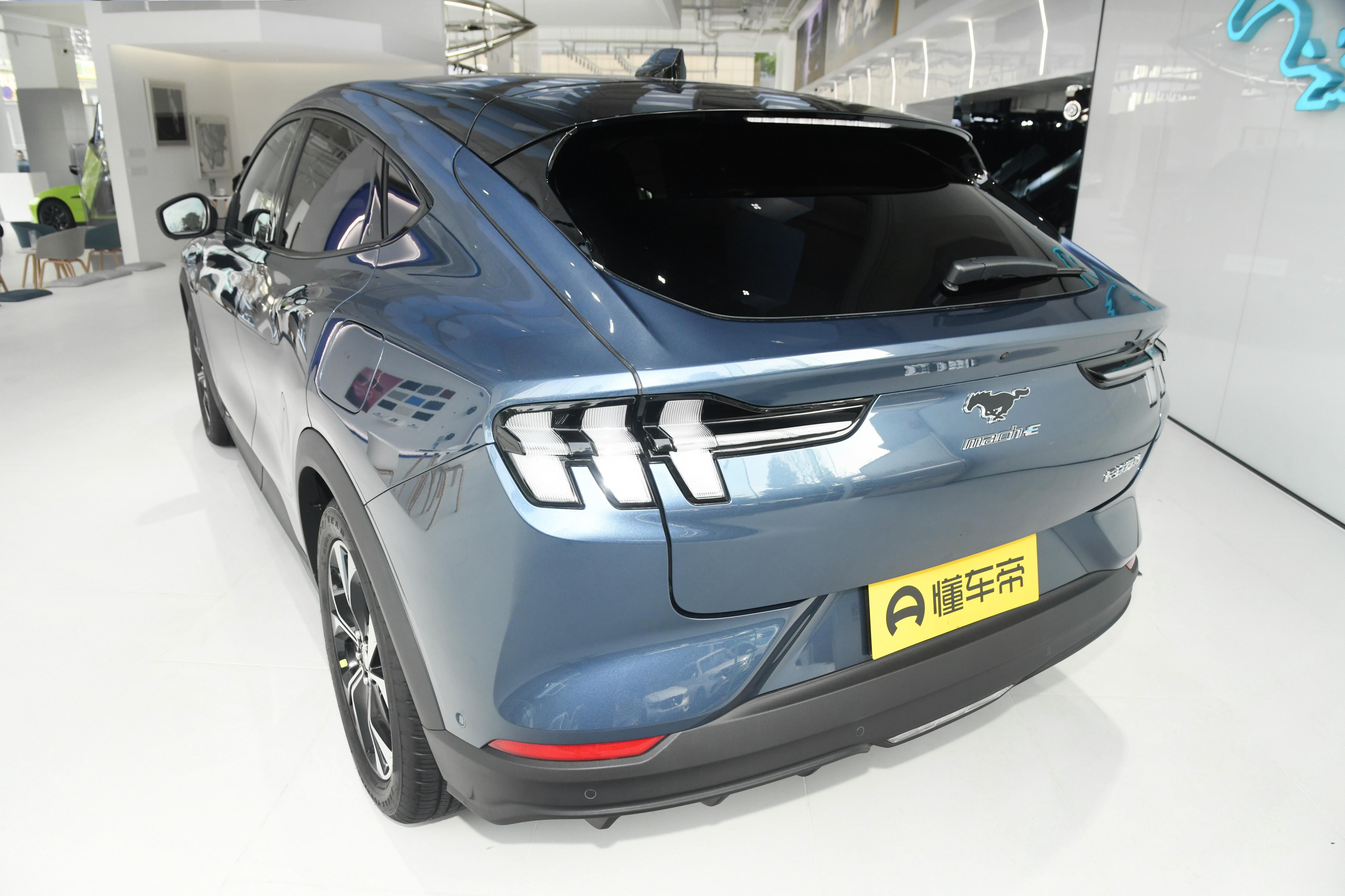 野马年轻人的跑车2.3t多少钱,福特野马新车最便宜的一款