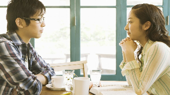 小说：姐妹餐厅吃饭，由于她叫闺蜜老公小名，没想到他吃醋了！