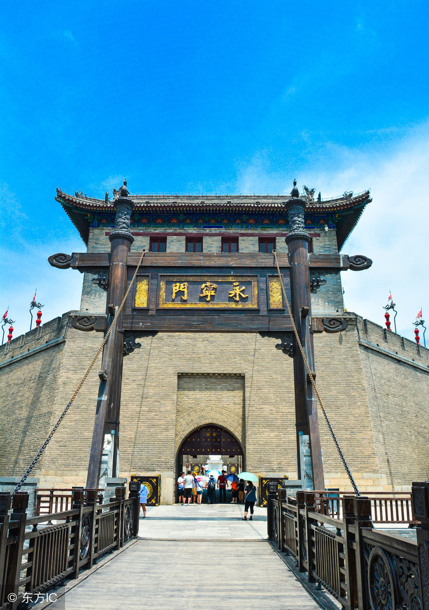 小说：小书生给家人买衣服，花光了所有私房钱，他却很心满意足