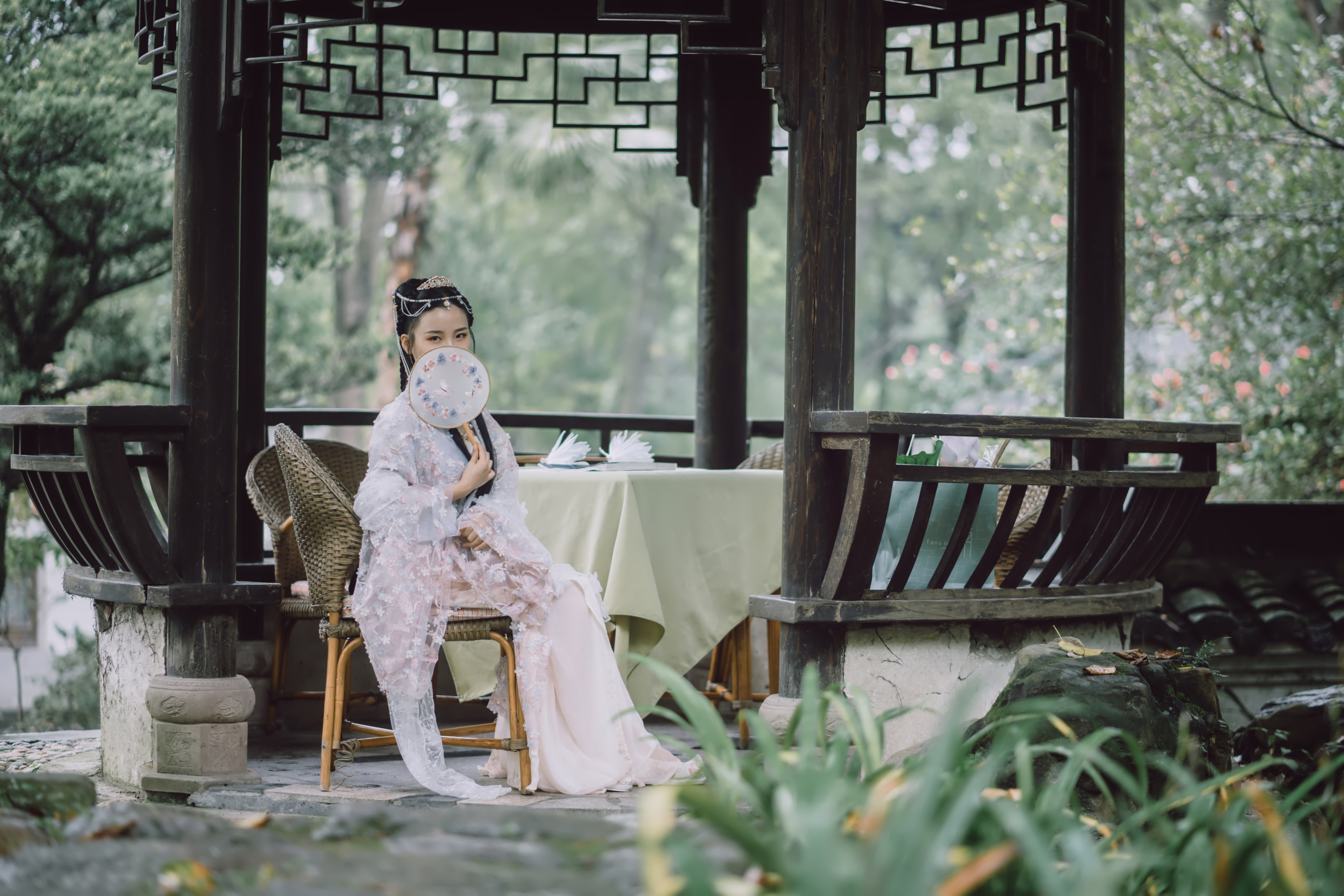 《锅匠裁缝士兵间谍》解说,锅匠裁缝士兵间谍片尾曲谁唱的