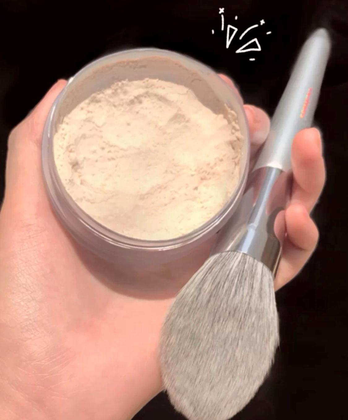 散粉蜜粉粉饼定妆喷雾的区别,夏天定妆用散粉还是喷雾还是粉饼