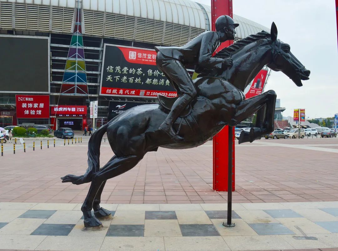 生命运动的颂歌──新亚洲体育城体育艺术广场系列雕像欣赏