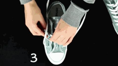 怎么系鞋带才能让鞋带系得更紧实 (教你如何系鞋带最全鞋带穿孔技巧)