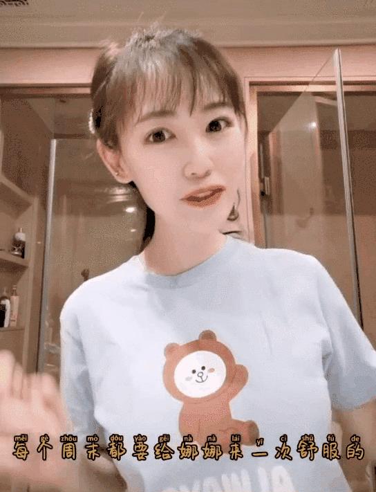 马蓉现身机场打扮如同一线女明星,马蓉蓝色礼服走红毯