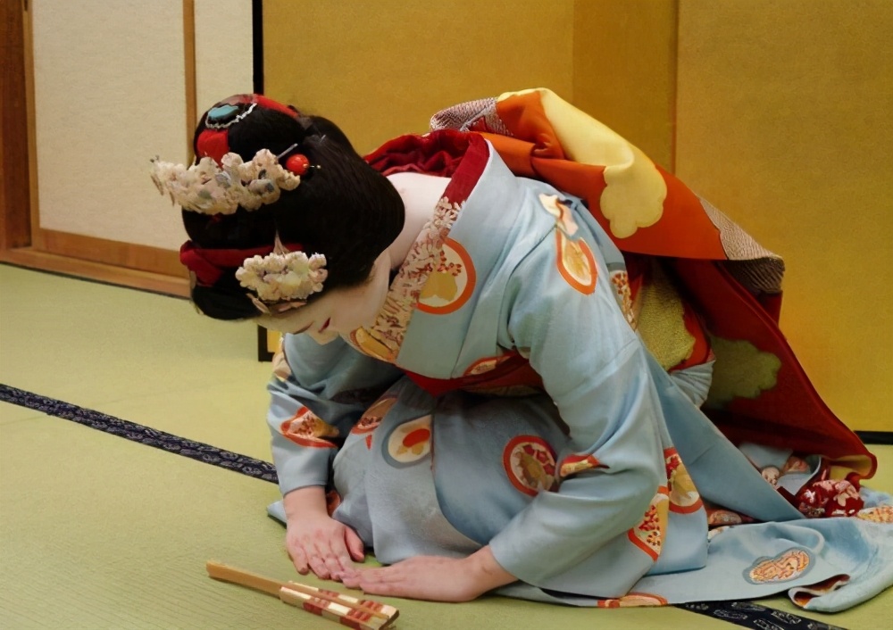 叩首磕头正确手势,跪拜和叩拜有什么区别