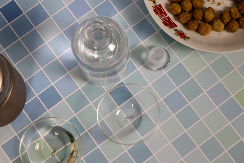 浓香型白酒52和42哪个好下口,好喝的二两装浓香型白酒