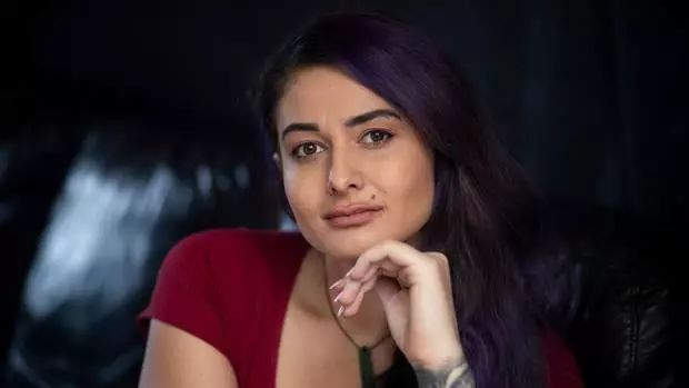 中国美女留学生自述被三个“干爹”*养包**:“我们只是在恋爱而已”