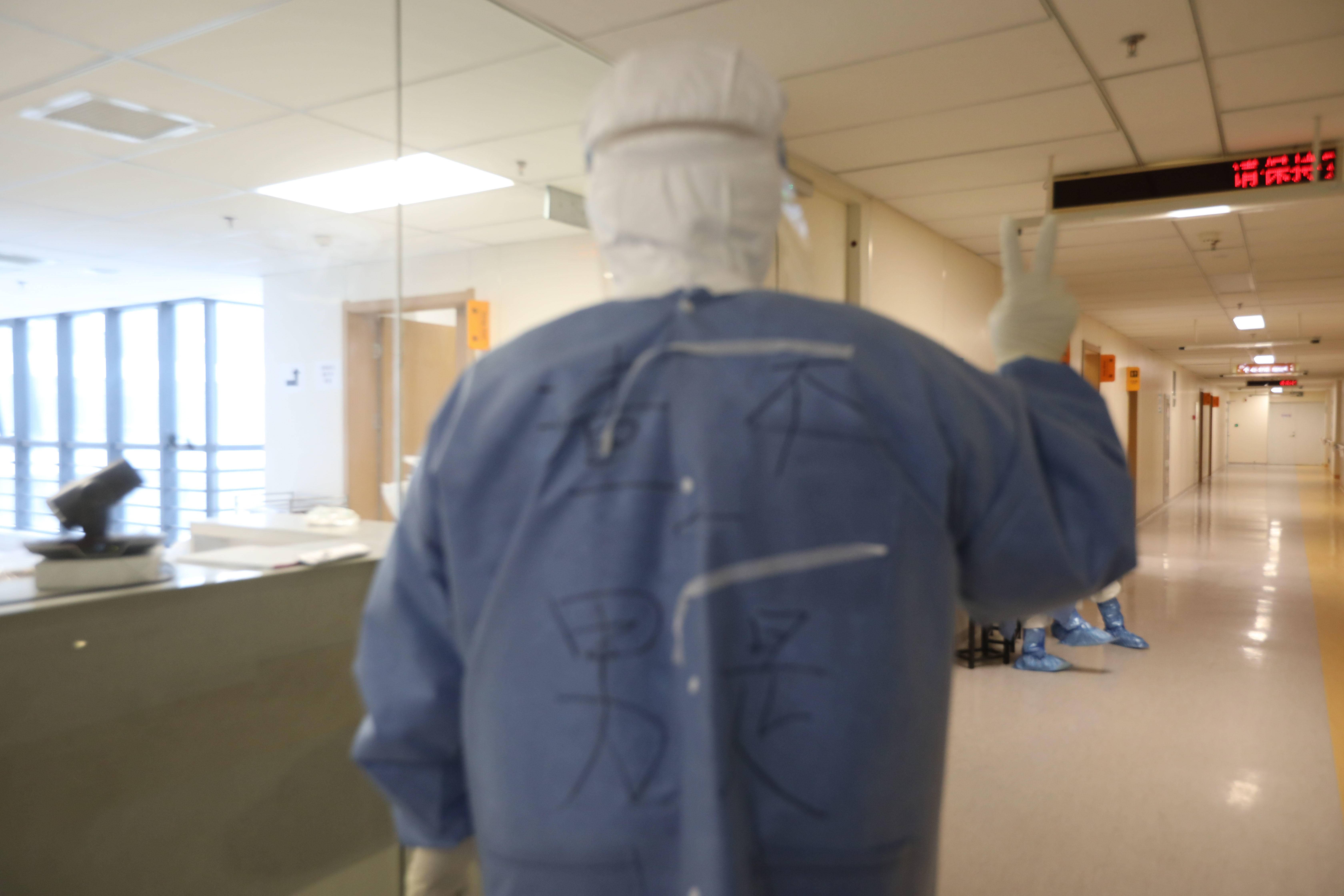 白衣作战袍，用爱守护“宁”