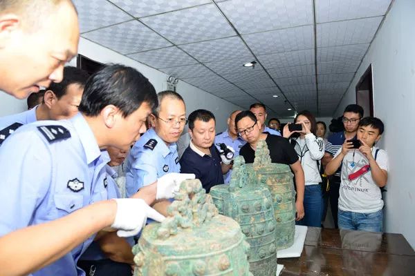 警察清除害群之马,严查公安队伍中的违法行为