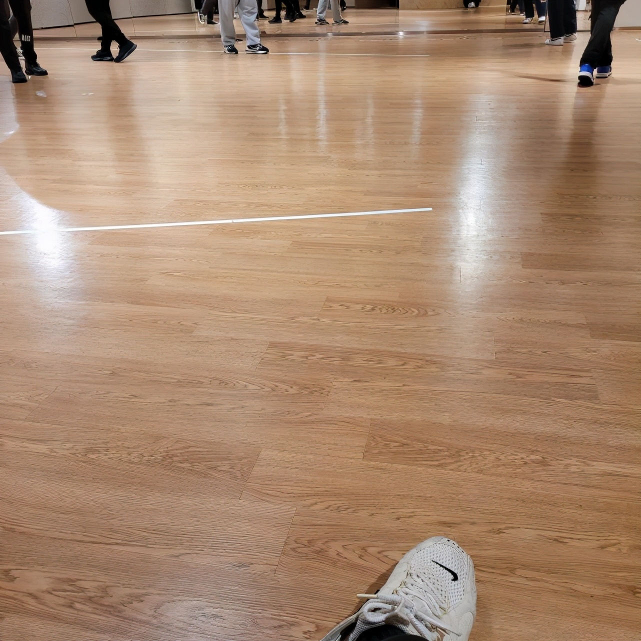 边伯贤为专辑两头跑，朴灿烈晒EXO练习照被指蹭热度，差别太大