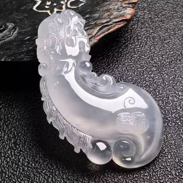 翡翠和玉有什么区别哪个贵,玛瑙翡翠和玉的区别是什么