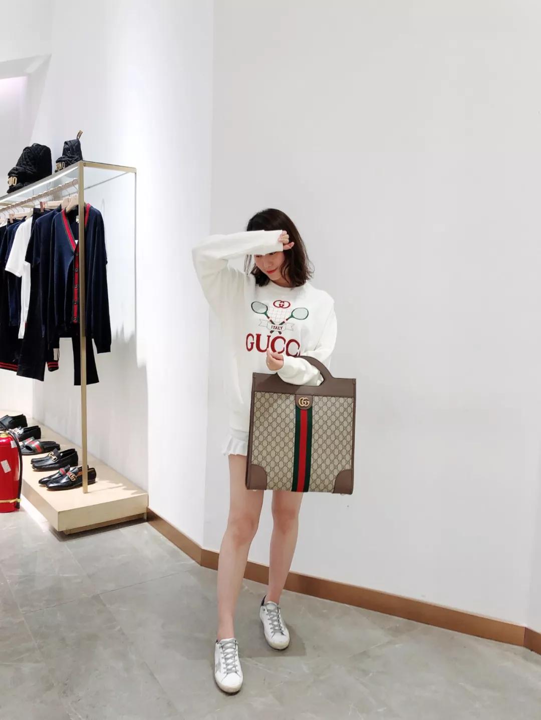 娜扎穿衣搭包包,30多个包包