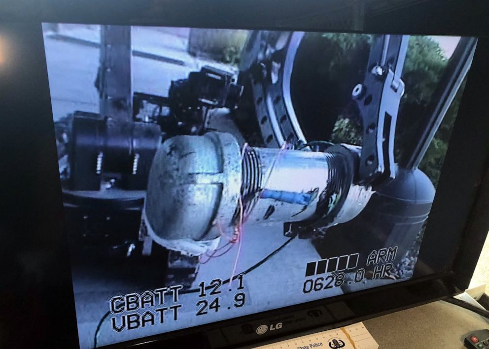 男子非法储存爆竹被处罚,男子涉嫌电信诈骗被抓