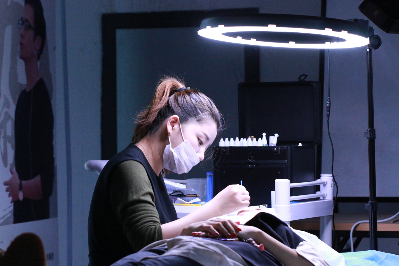 纹绣结痂可以抠掉吗,做完纹绣要不要用固色膏