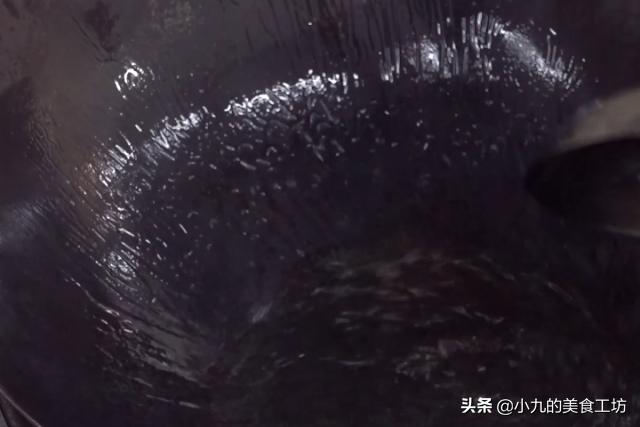 怎么才能让生锈的铁锅焕然一新,大厨教你烫新铁锅保准不易生锈