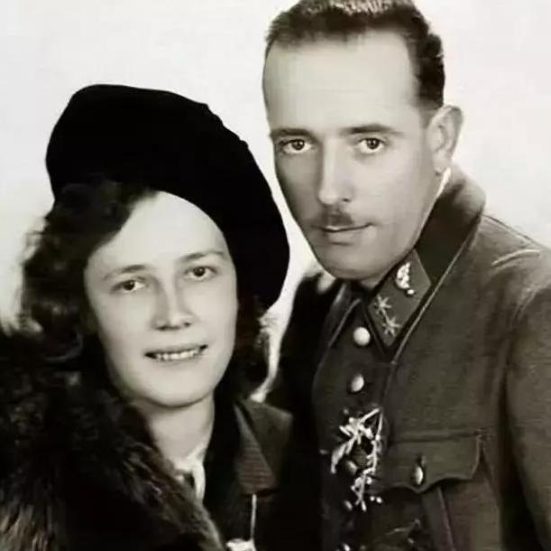 终结者主角施瓦辛格是美国州长吗,州长施瓦辛格和女终结者跳舞