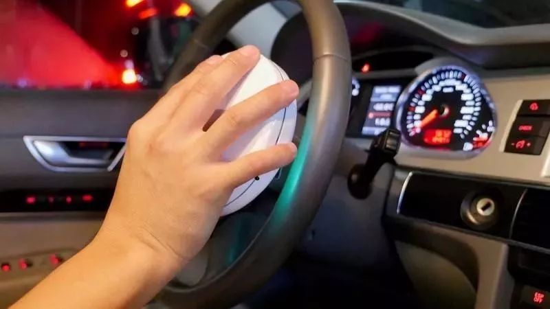 滚床单机器人问世，家里、车里都能用，这谁顶得住？