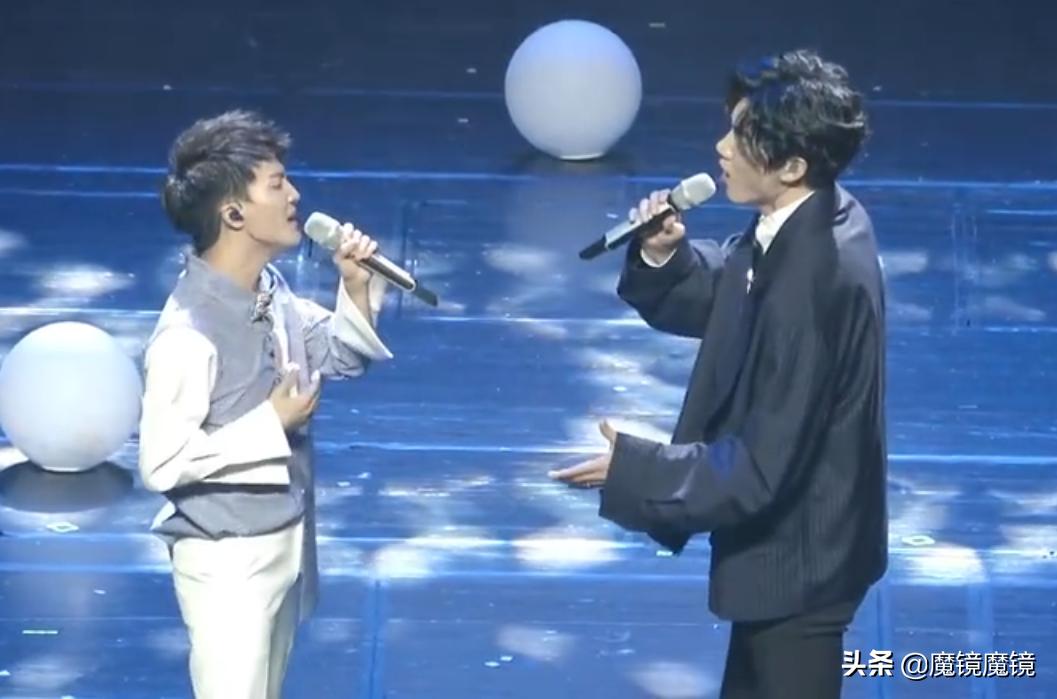 月弯弯周深王晰评价,月弯弯王晰周深完整版qq音乐