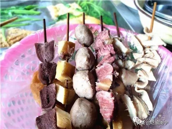 没吃过路边摊的麻辣烫,广西南宁街边老牌牛杂