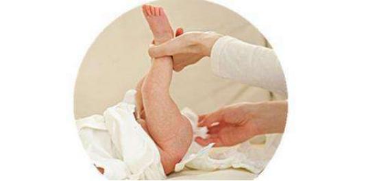 宝宝放屁臭的注意事项,宝宝放屁很臭是怎么解决