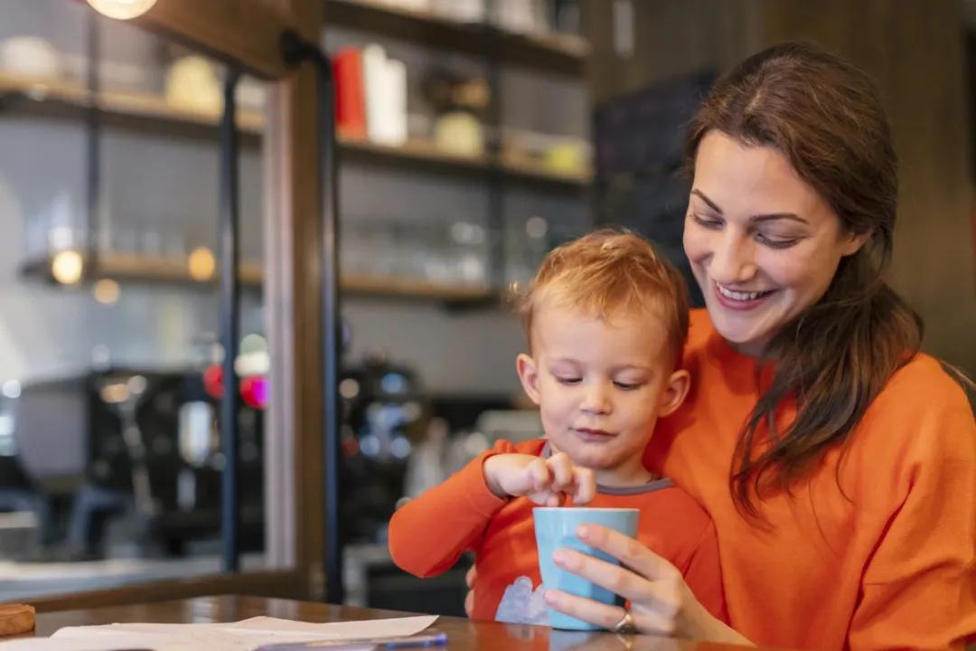 怎么让8个月宝宝爱上白开水,孩子不喜欢喝没味道的水怎么办