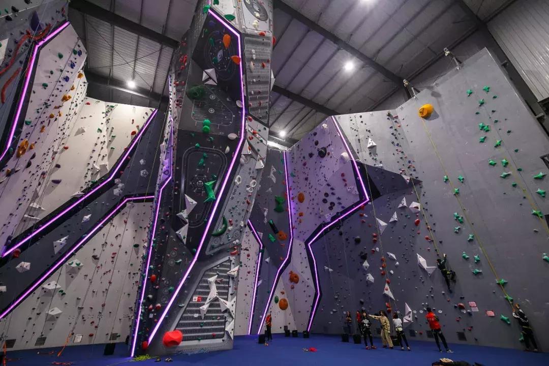 让全家老少玩上瘾的巨型嗨玩基地，1周年店庆活动炸翻全场！