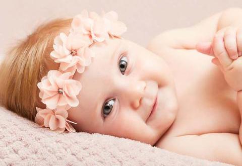 新生儿哭闹是饿的厉害吗,除了哭怎么判断新生儿饿了