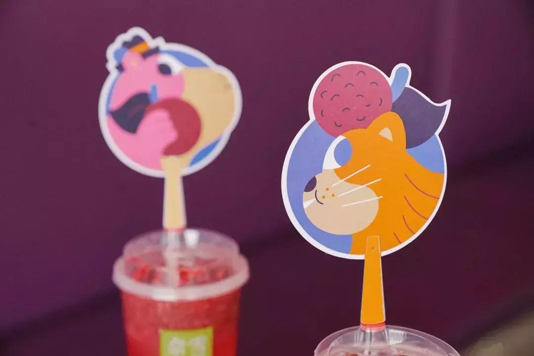 一*爆口**浆的咩咩包来了，今天也是努力营业的奈雪咩！