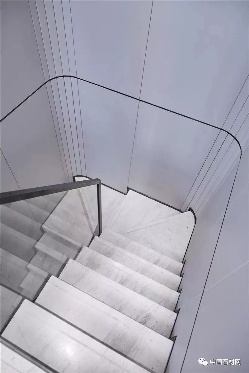 真是浪费，100多万的爵士白大理石装成这样，还好我不是业主