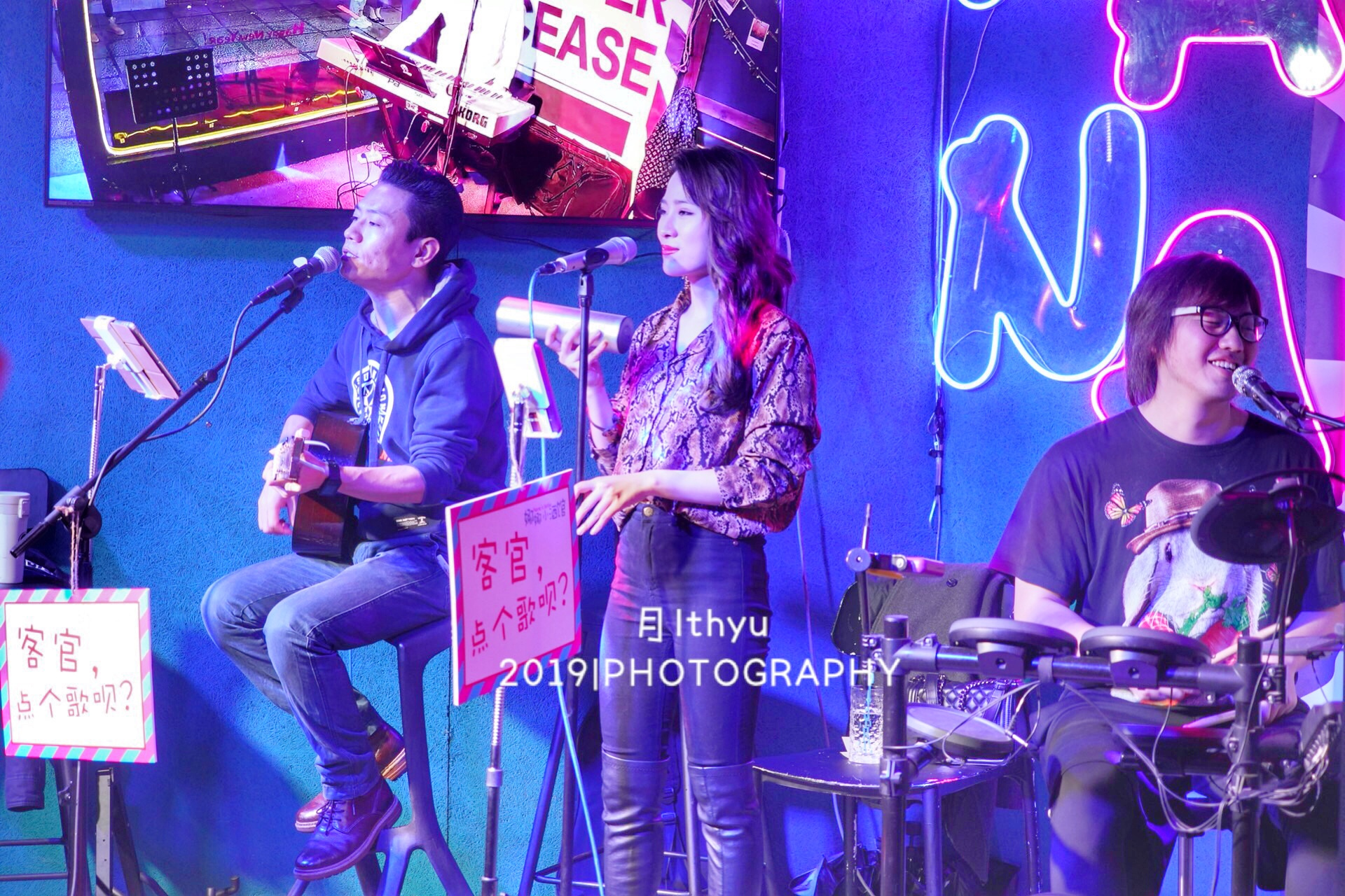 今夜就独饮娜娜是个女人，沉醉在鼓浪屿的夜色中